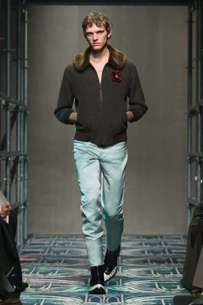Look 18